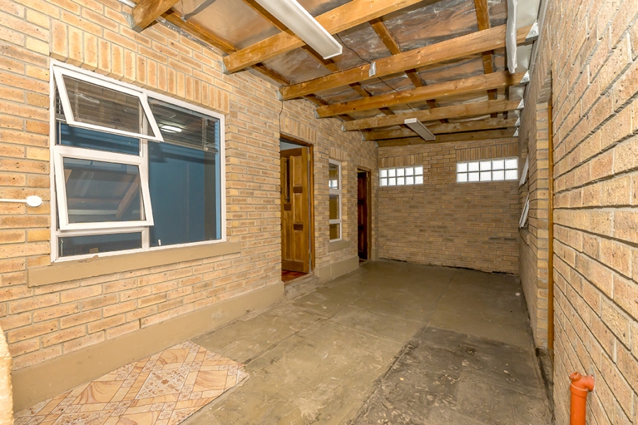 7 Bedroom Property for Sale in Lentegeur Western Cape